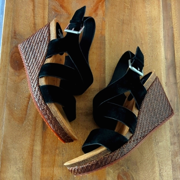 🆕🌿SOFFT SUEDE PLATFORM SANDALS 🌿 - Picture 3 of 7